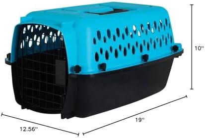 Interior view of the Petmate pet porter illustrating the moisture-protecting floor moat design.