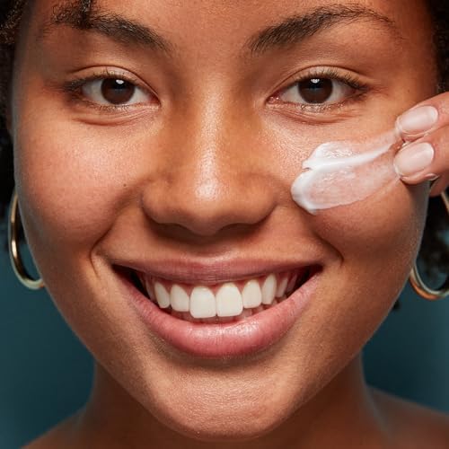 Texture shot of Nerivelle daily moisturizer highlighting natural finish consistency.