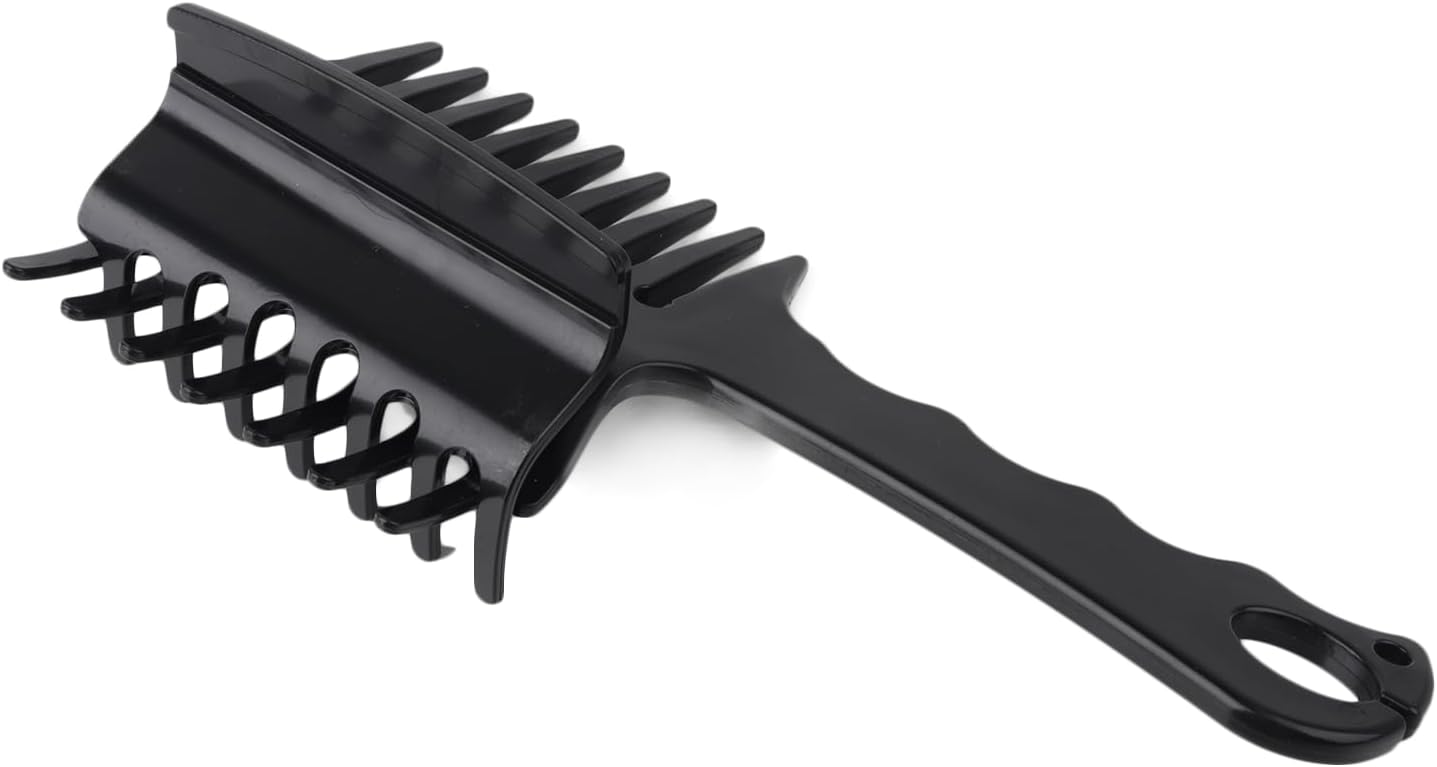 Using Welcomeget detangler comb on horse mane for grooming