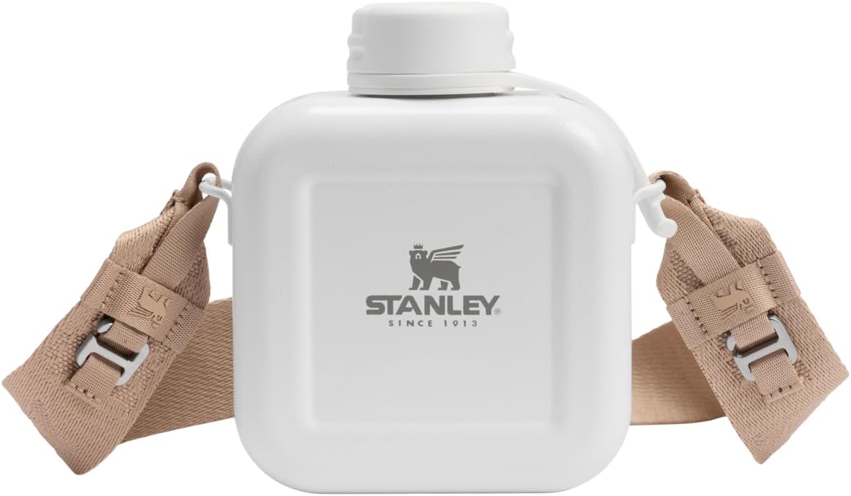 Back view of the premium imported hands free hydration canteen.