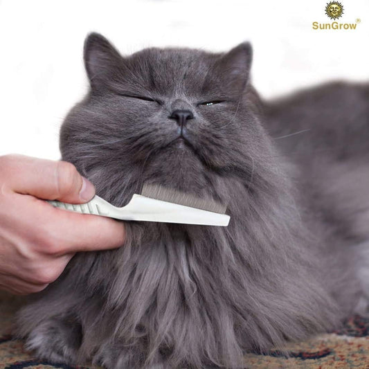 Close up of SunGrow grooming comb teeth for cats and dogs