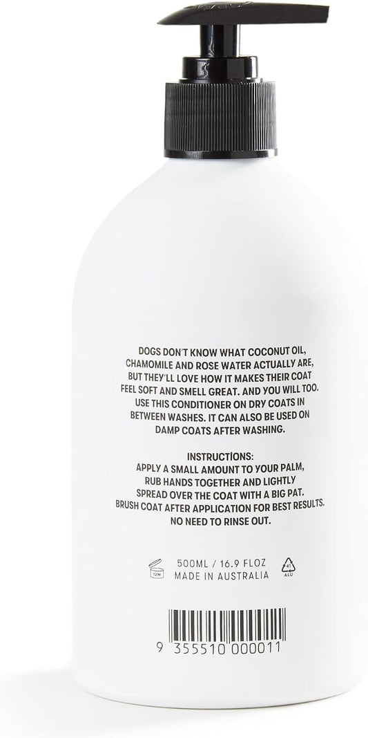 Natural waterless pet conditioner with coconut oil and rose water
