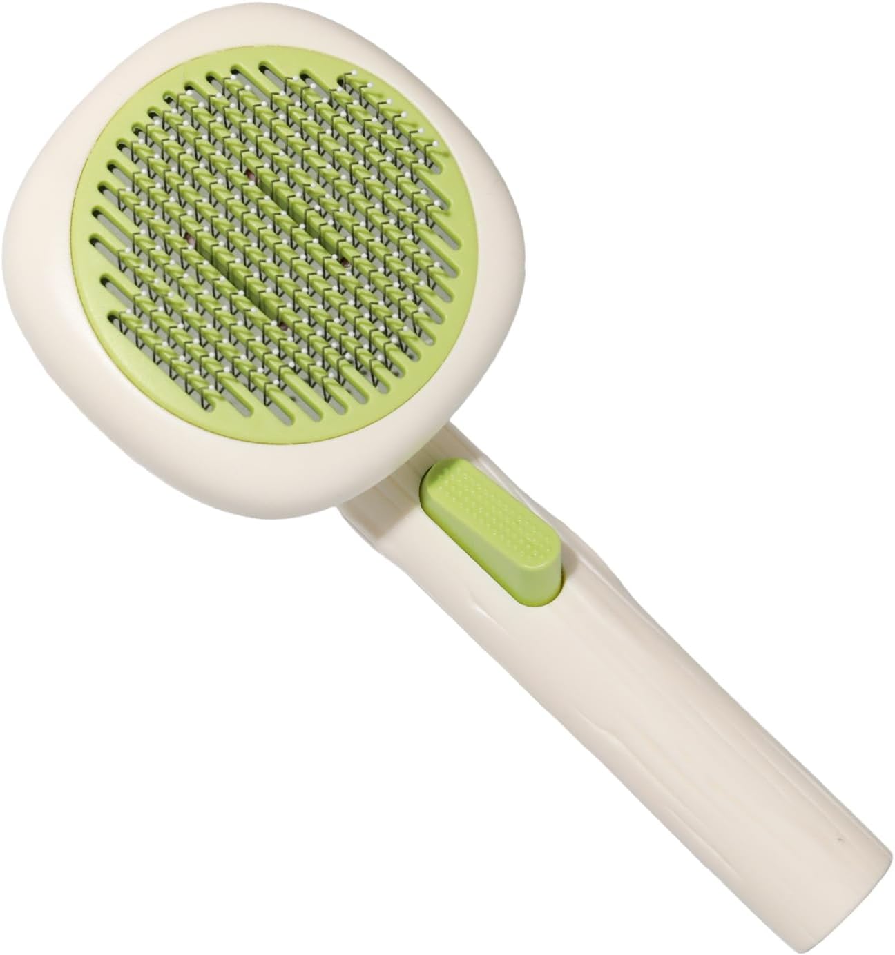 Flynovate massage comb grooming a cat's coat