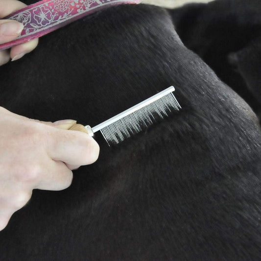 Close up of Safari flea comb stainless steel teeth