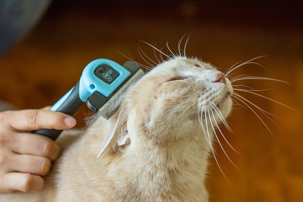 Chirpy Pets deshedding tool packaging and product view