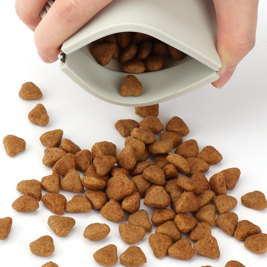 WALLFID compact silicone pet reward bag with automatic magnetic closure open view