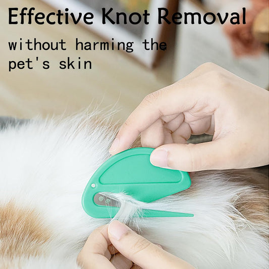 Close up of Cyhdddr pet grooming tool blade