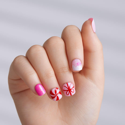 Close up of KISS imPRESS Frostsnow kids nail design with snowflakes