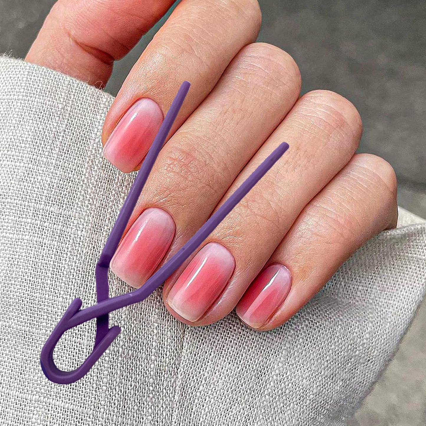 Aogigigio premium DIY manicure accessories package with ten durable plastic finger guards.