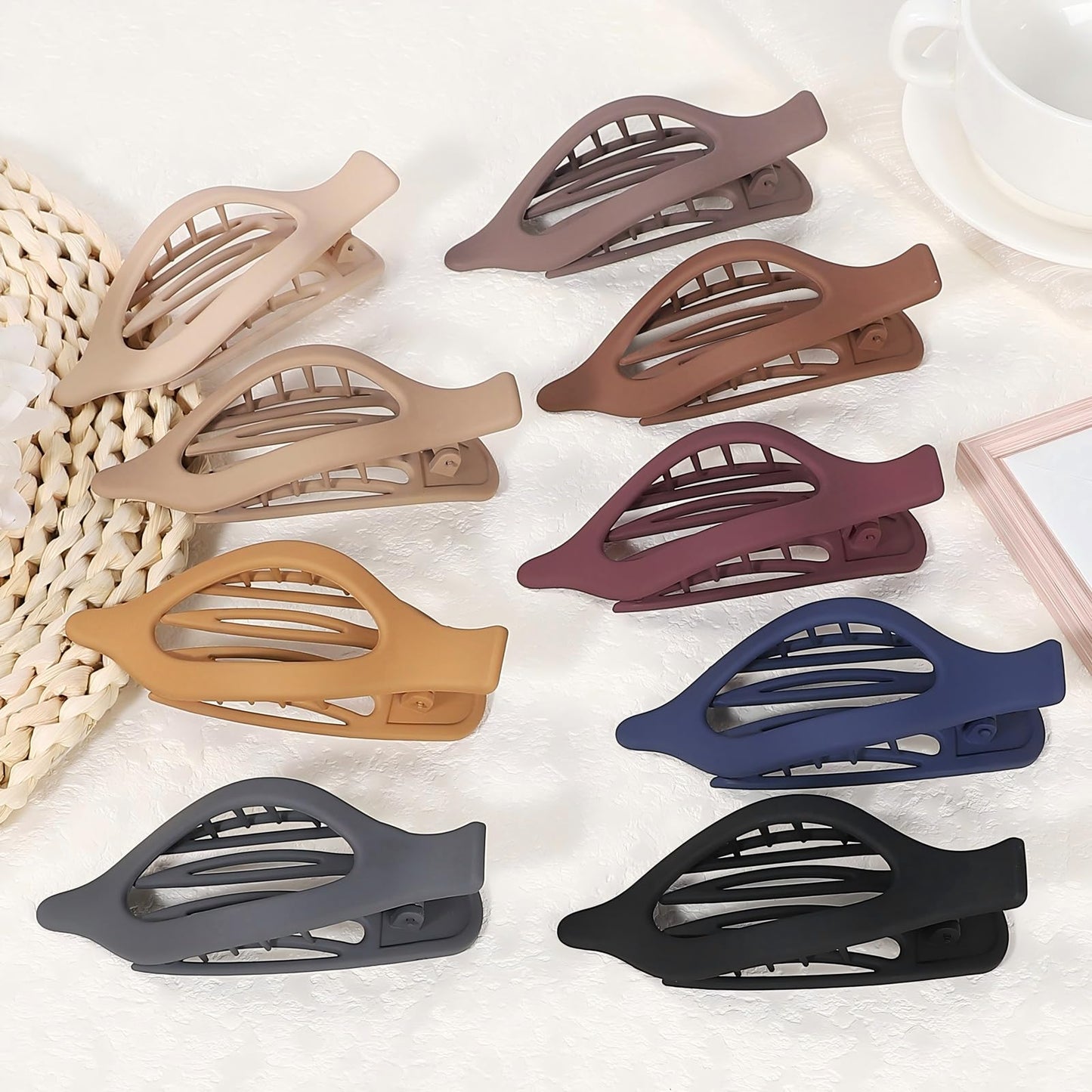 Mandydov flat claw clips stacked in packaging