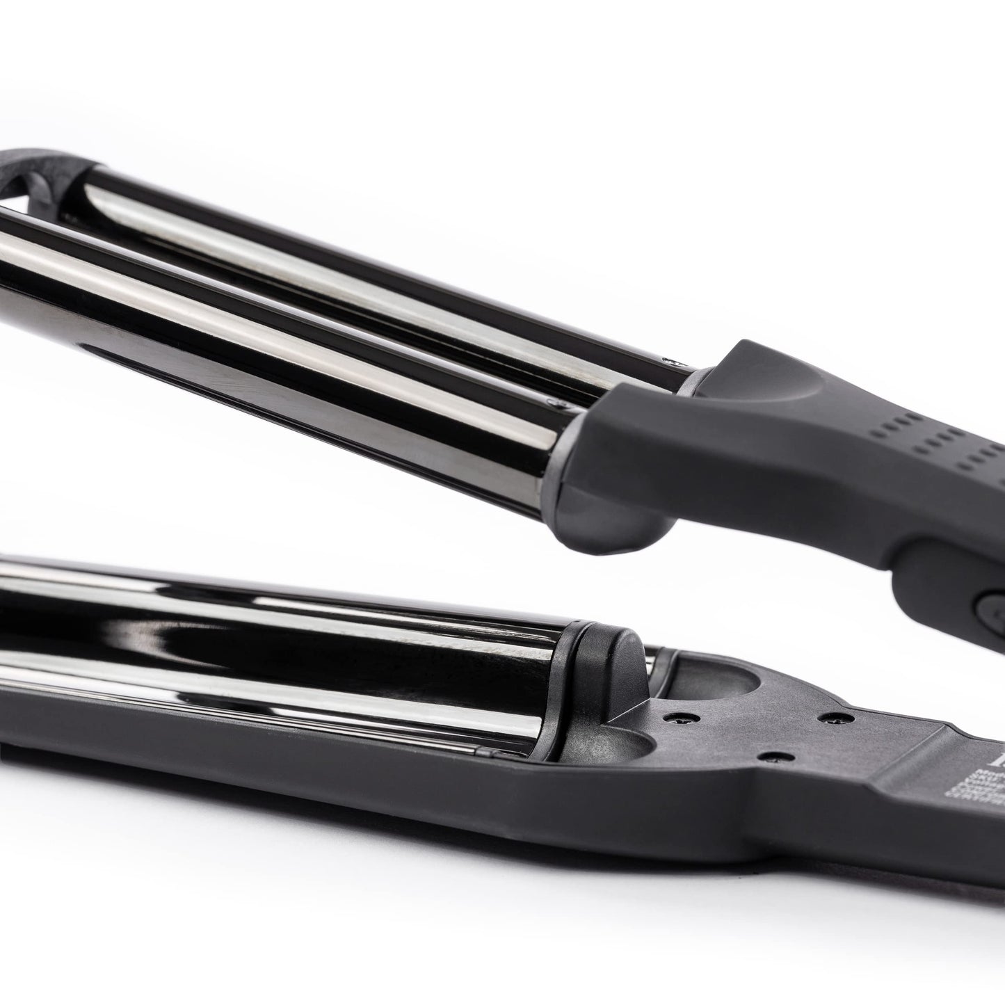 L'ANGE HAIR deep mermaid wave styling iron unboxed view illustrating the compact and travel-ready design profile