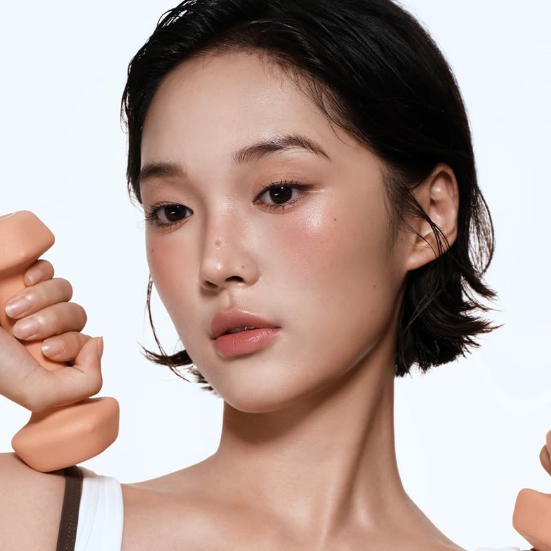 Before and after makeup transformation using Judydoll quick fix contour duo shade 02.