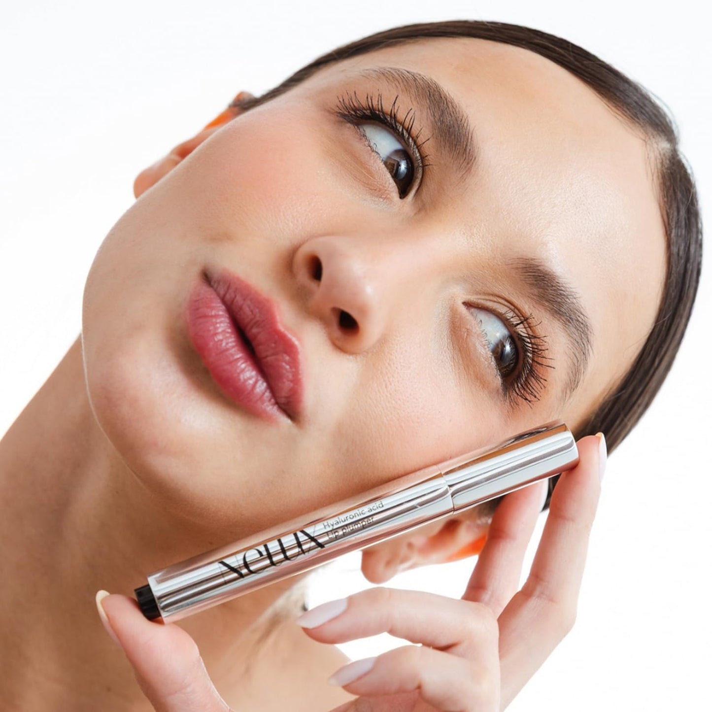 Natural high shine finish of Nelux lip plumper