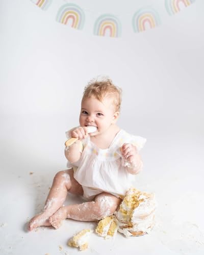 Side view of the Avanchy baby spoon showcasing the wide scoop and non toxic design.