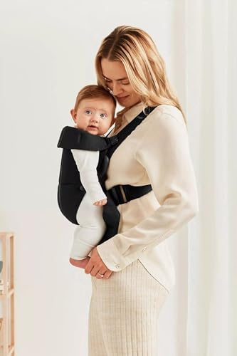 Adjustable buckle straps and head support details on BabyBjorn mini carrier