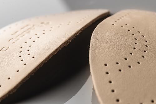 Detail view of the vegetable tanned leather surface of Pedag Balance inserts.