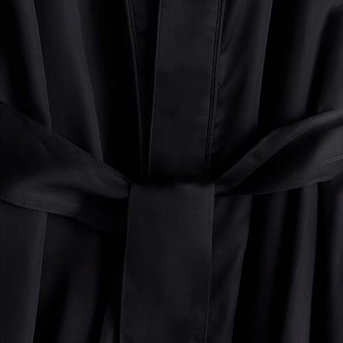 Client wearing Wuweot salon robe for haircutting