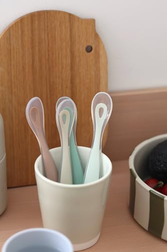 Béaba infant training spoons close up on shallow soft tip designed for baby led weaning
