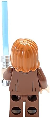Close up view of imported LEGO Obi-Wan Kenobi sw1220 figure showing reddish brown robes