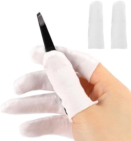 Mozeat Lens cotton thumb protectors applied on fingers for wound shielding