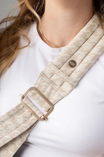 Padded shoulder strap detail on the Mabē ergonomic toddler carrier.