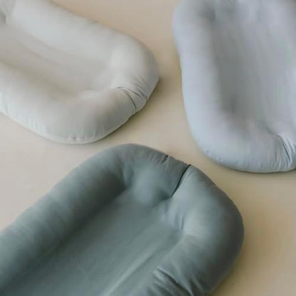 Beisurznga baby lounger showing ergonomic shape for infants