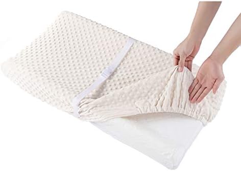 Queness minky dot changing table cover corner pocket detail