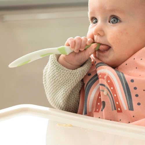 Close up of the easy grip handle on the Nuby weaning spoon for comfortable feeding.