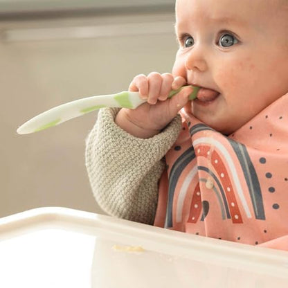 Close up of the easy grip handle on the Nuby weaning spoon for comfortable feeding.
