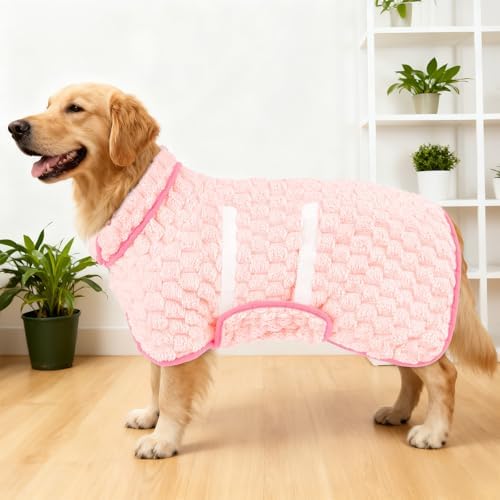 Adjustable magic-sticker detail on Glittme dog coat