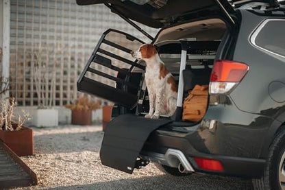 Thule Allax travel accessory showing the ergonomic carry handle detail