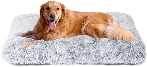 EHEYCIGA extra large plush faux fur pet mat inside a wire crate