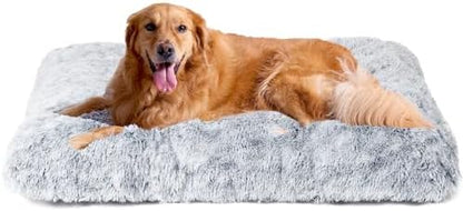 EHEYCIGA extra large plush faux fur pet mat inside a wire crate