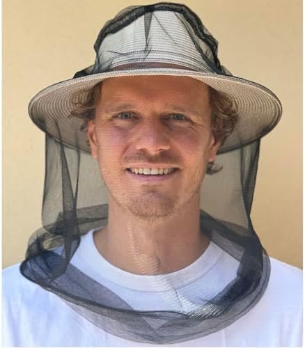 Demonstration of elasticized drawstring on mosquito net