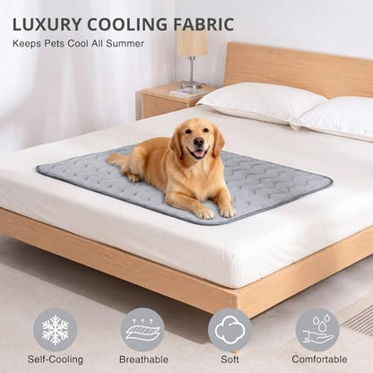 Water resistance demonstration on the reverse side of the APPKER pet cooling pad