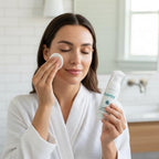 Pre-lathered foam eyelid wash for sensitive skin and blepharitis hygiene.