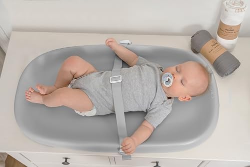 Side view showing contoured edges of Papablic changing pad