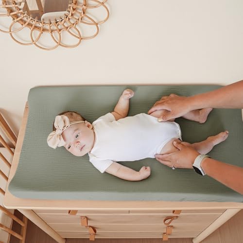 Konssy premium cotton changing table sheet close up texture in fog green