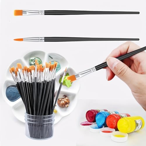 Different brush shapes and sizes in the premium nylon art kit