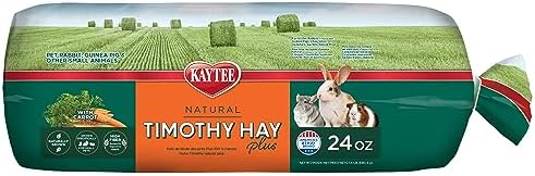 Natural long strand timothy hay with dehydrated carrot pieces for rabbits and guinea pigs.