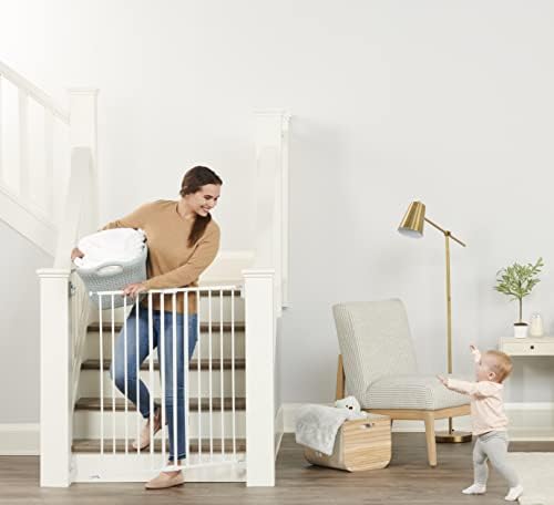 White steel Regalo 2-in-1 baby gate rotating latch and lock mechanism details