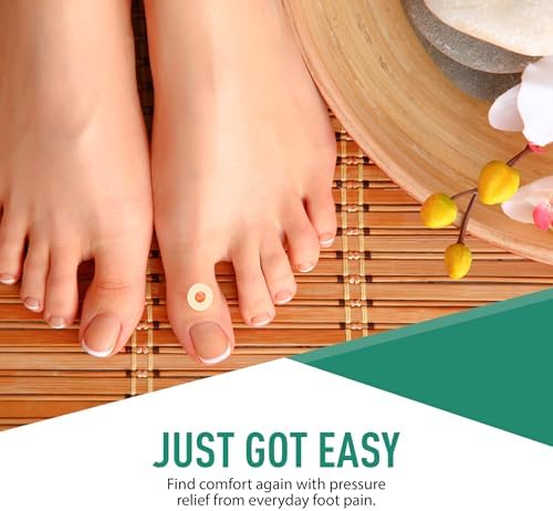 Small round foot cushions for blisters and calluses in discreet skin color.