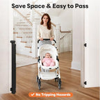 One-handed safety lock mechanism on the Peluasua retractable child gate close up view