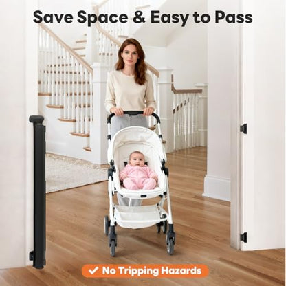 One-handed safety lock mechanism on the Peluasua retractable child gate close up view