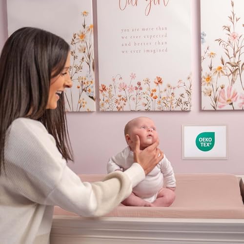 Soft muslin fabric texture of Mi Flor baby changing sheet
