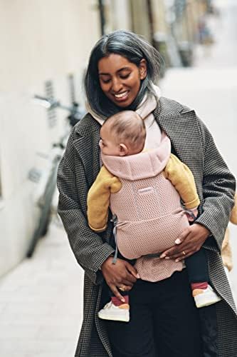 Back support panel close up view of BabyBjörn ergonomic baby carrier