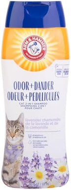 Close up of product label highlighting baking soda and dander reduction benefits