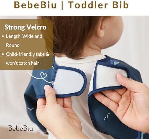 Back view of the BebeBiu long sleeve baby bib highlighting the easy-to-use adjustable fastener for a comfortable fit.