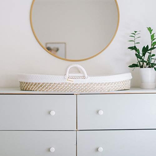 Design Dua natural grass changing basket angled perspective on nursery table