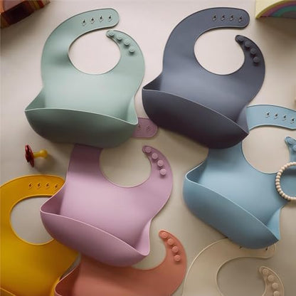Close up of the wide stay open food catcher pocket on the Moonkie silicone toddler bib
